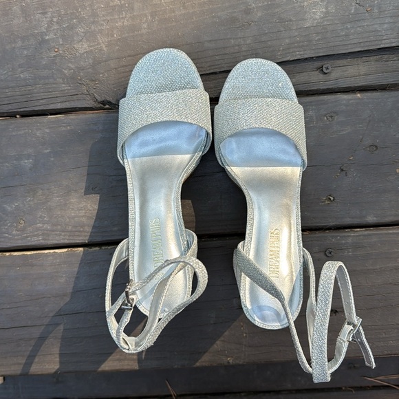 Dream Pairs silver chunky heels size 6 - Picture 2 of 5